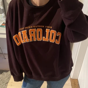 Sweatshirt  - Jättecool sweatshirt ifrån hm, aldrig använd så superbra skick❤️ köparen står för frakten 