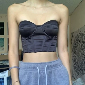 korsettopp - endast använd en gång, stl xs men passar även s