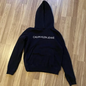 Hoodie - Calvin Klein Hoodie, storlek XS. Fint skick 💞