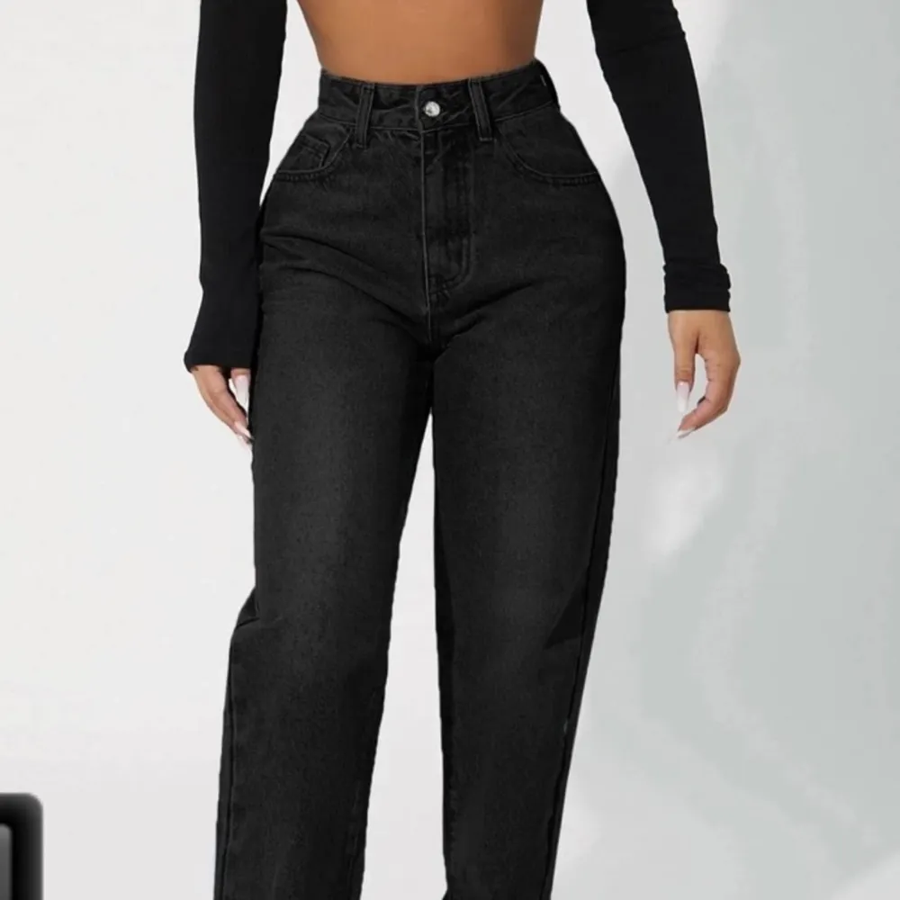 Super snygga raka jeans som jag beställde i 2 storlekar så säljer därför dessa par! Kan skicka egna bilder i chatten om så önskas 💞 . Jeans & Byxor.