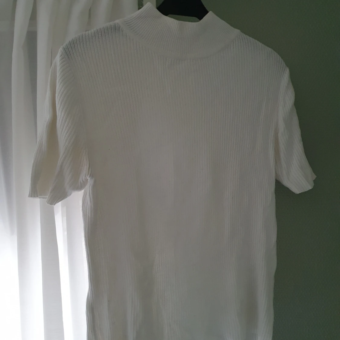 Stickad kortärmad polo