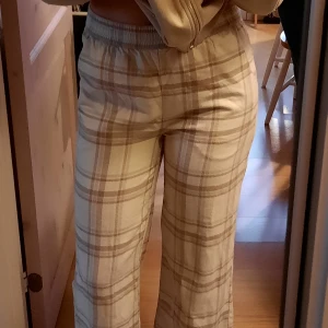 Pyjamasbyxor  - Säljer dom eftersom dom sitter lite tajt, helt nya, frakt ingår inte 