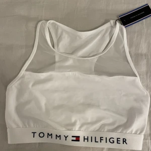 Tommy Hilfiger topp - Helt ny Tommy Hilfiger topp, lappen kvar.
