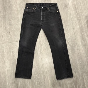 Levis 501 - Jag säljer mina levis 501 för att dom är för små i längden på mig skriv i dm om ni har några frågor