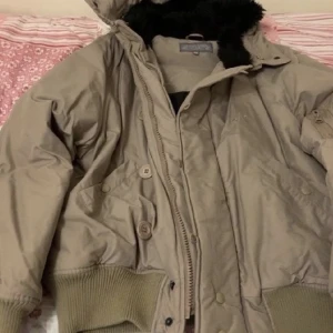 Fin beige jacka!  - Jätte snygg beige jacka passar till allt