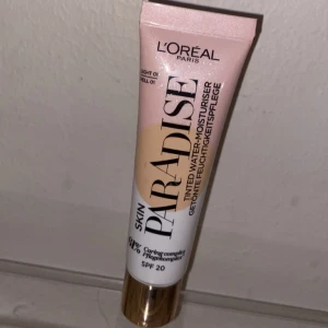 L’oréal Paris - skin paradise - Endast testad en gång, passade ej min hudton. Är i nyansen light. 