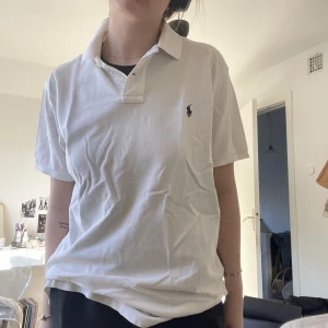 Ralph Lauren pike🤍💙 - Superfin och basic! Sitter oversized på mig som är en S <3