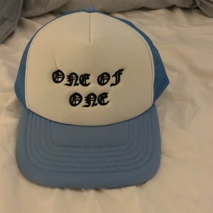 One of One - Exklusivt drop, säljes ej längre. Knappt använd, 9/10 skick. Säljer då den ej kommer till användning.