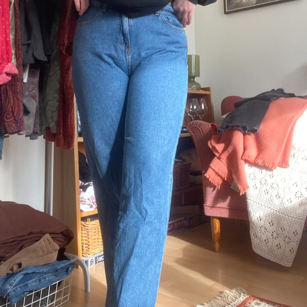 Jättesköna Noisy May jeans i väldigt fint skick, säljer eftersom de blivit lite för små och aldrig används! Köpare står för frakten!🌞. Jeans & Byxor.