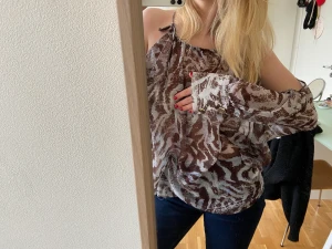 Superfin zarablus - Superfin blus från zara som inte säljs längre!!!bara använd en gång😍😍så fin!!