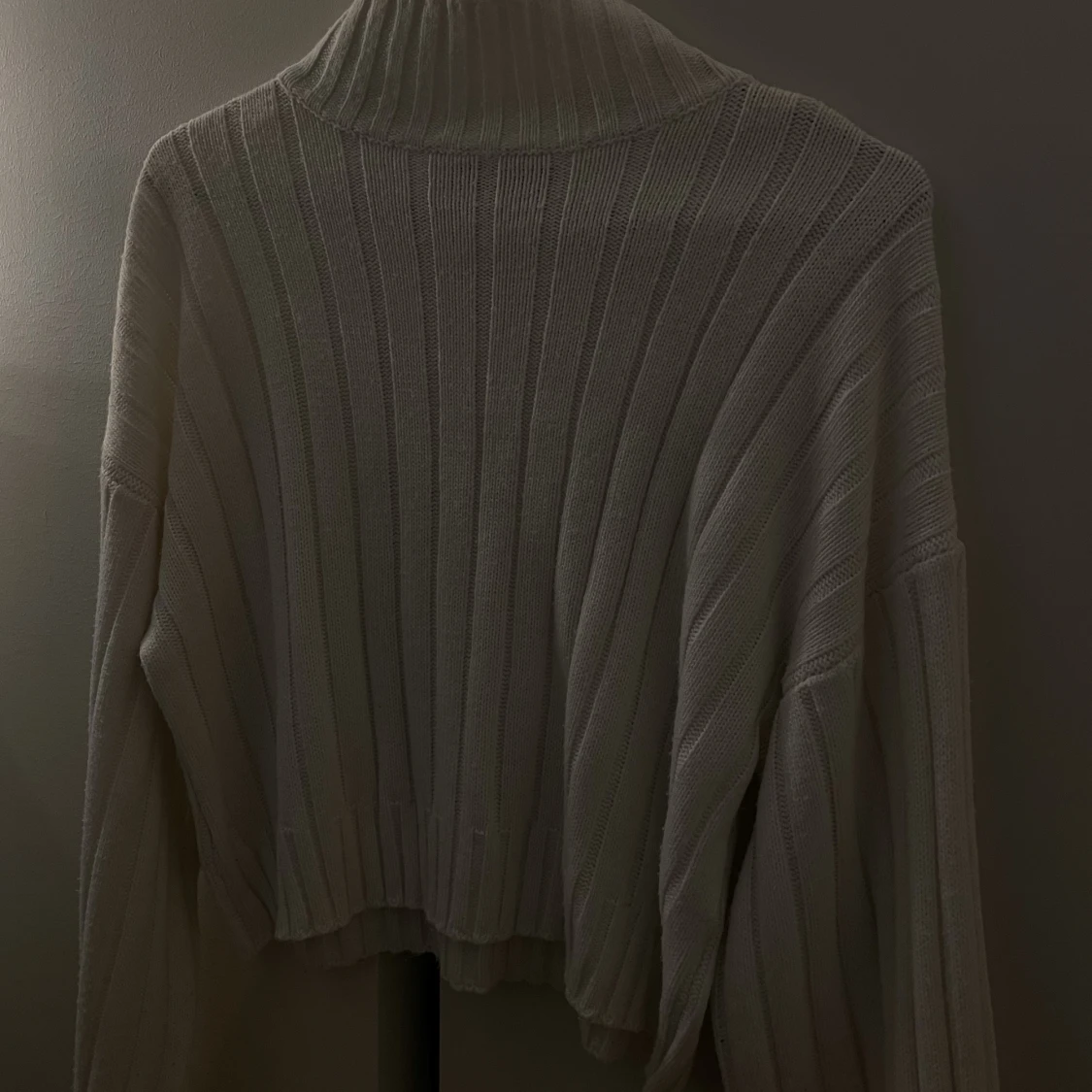 Ribbad vit tröja från Boohoo strl S - 90