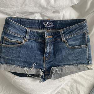Jättefina jeansshorts från Birkenstock som tyvärr är försmå för mig nu💗💗