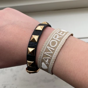 Armband - Säljer dessa armband🫶🏻 använda några få gånger. 10 kr styck💞