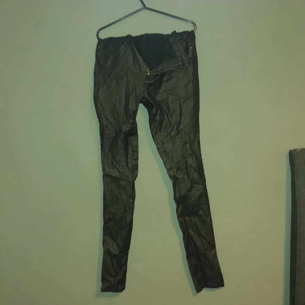 Storlek xl/ 36, ej använda . Jeans & Byxor.