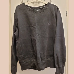Black sweatshirt - Size M lightly used and in great condition black sweater. Contact for more info. & Swedish. 