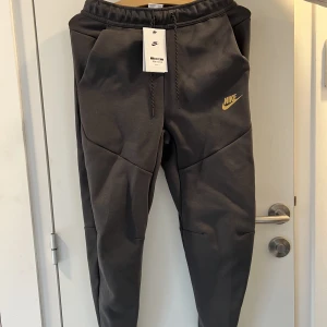 Nike byxor  - Nike byxor, prislapp kvar storlek XS