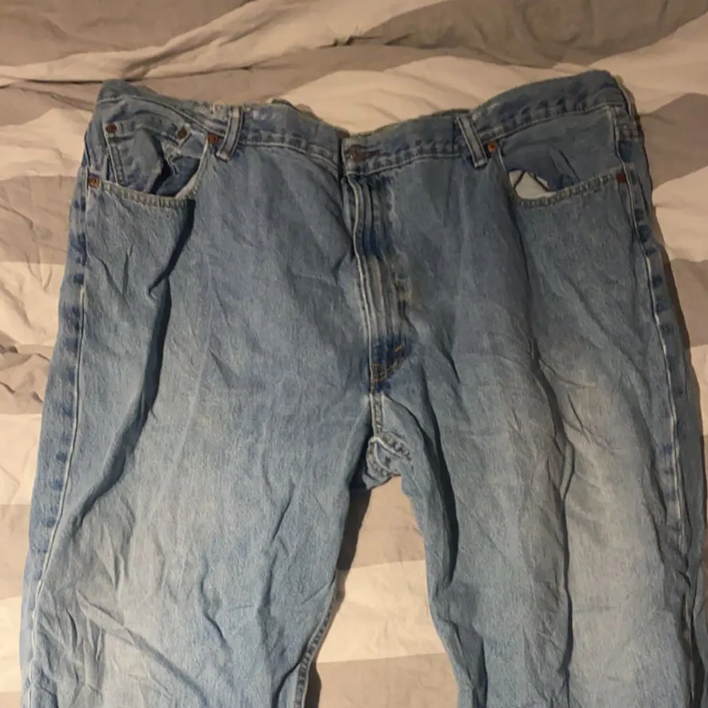 Skriv meddelande för mer information om modell på jeansen!!. Jeans & Byxor.