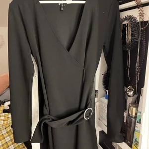 Klänning  - Svart short klänning från hm storlek 36