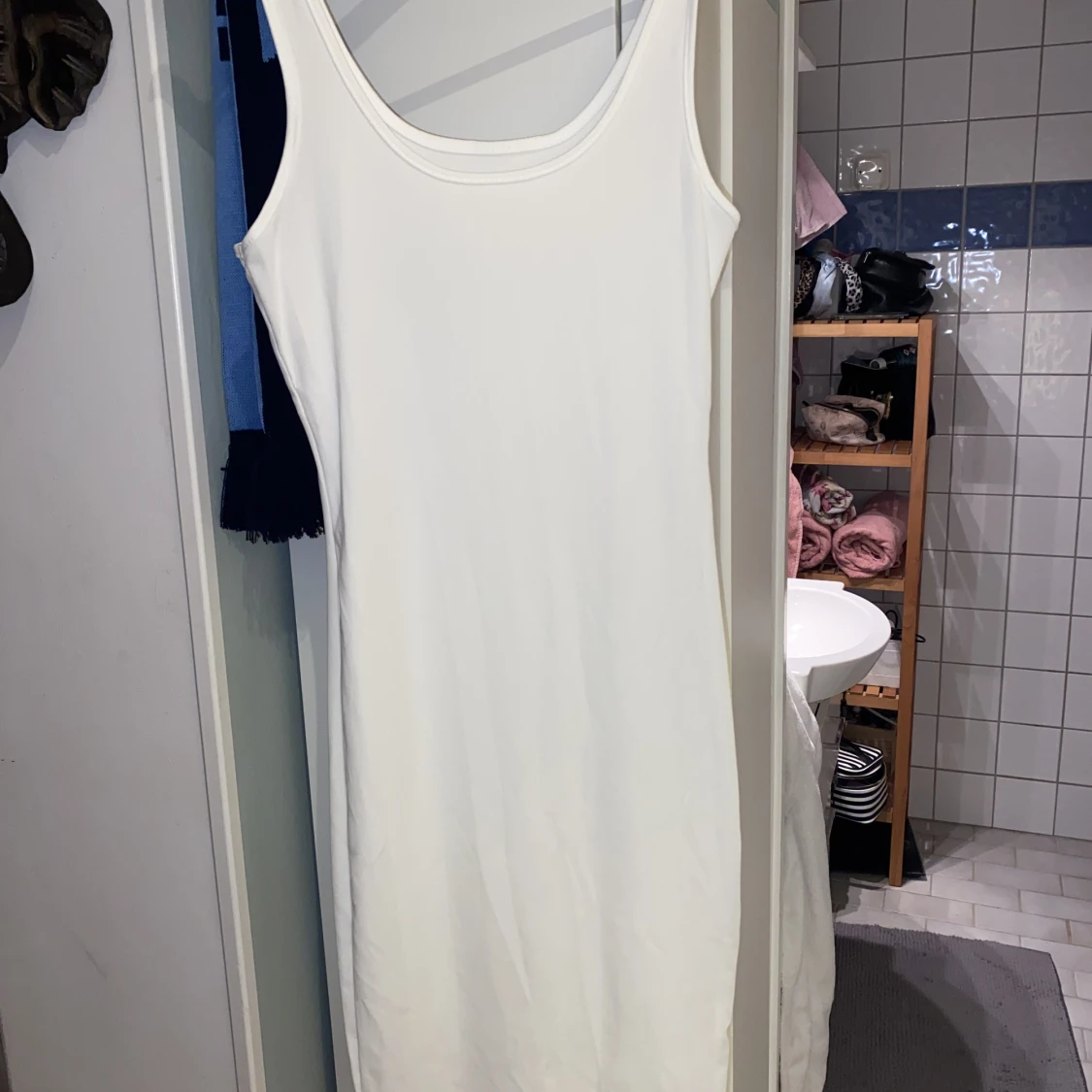 Vit simpel klännkng