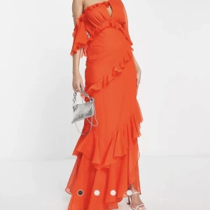 Balklänning  - Orange balklänning, använd en gång  