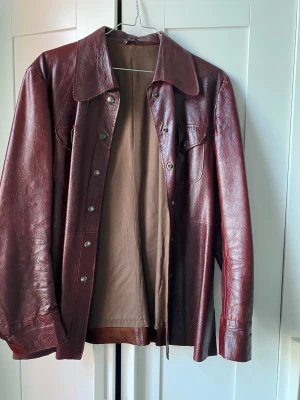 Vintage burgundy leather shirt  - Vintage burgundy leather shirt in a great condition no visible signs of use. Bought it in a vintage store in Italy. Size and brand not specified. It fits size S and M