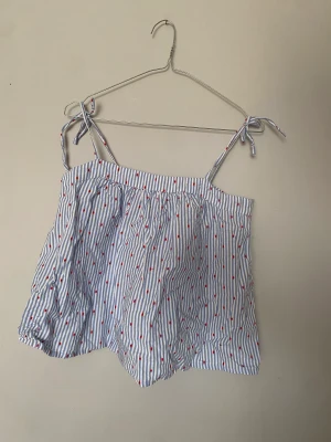 Jättefint pyjamasset💙💙💙 - Säljer detta suuupersöta pyjamasset som aldrig är använt då det var för litet när jag fick det..