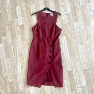 Röd sammetsklänning  - Röd sammetsklänning från forever 21, aldrig använd, lappen kvar. 