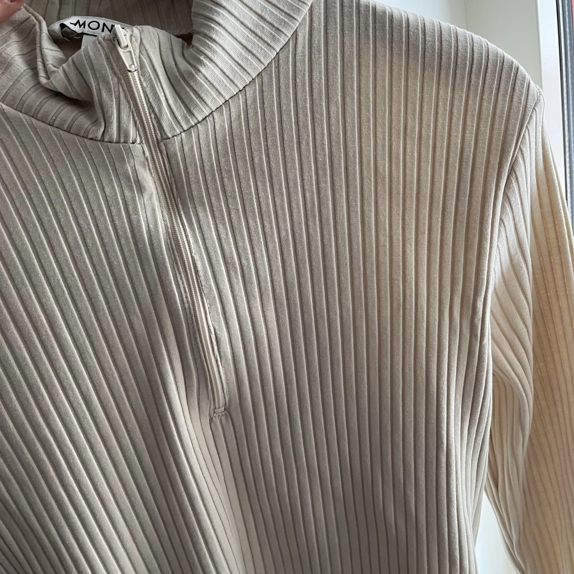 Zip-tröja från monki - 90