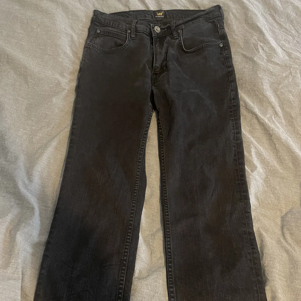 Svarta lågmidjade jeans från lee❣️. Jeans & Byxor.