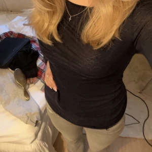 Intimissimi tröja  - Säljer den här snygga populära intimissimi tröjan pågrund av att den inte kommer till användning, kan även tänka mig att byta den mot en annan färg