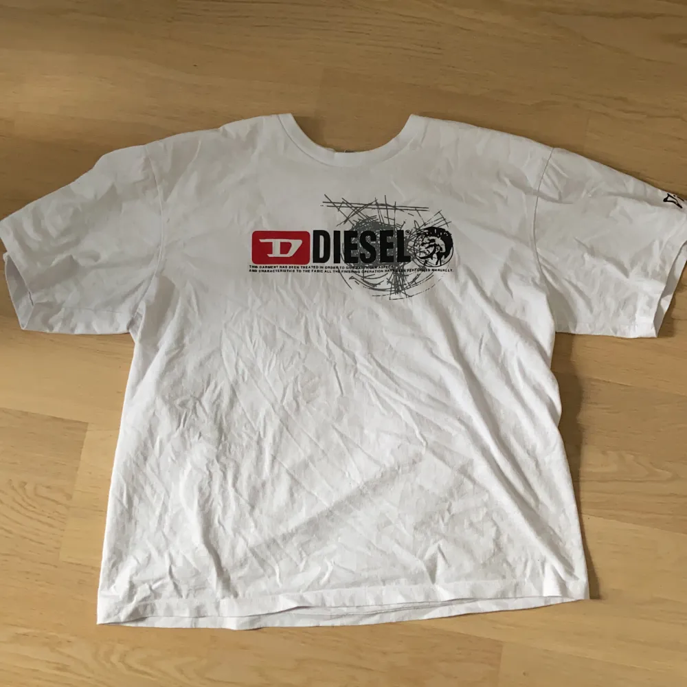 T-shirt från Diesel som är väl använd men fortfarande i fint skick 👌🏻 Skriv gärna för fler bilder eller andra frågor! . T-shirts.