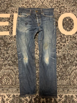 Carhartt Byxor - Slitna carhartt byxor som fortfarande har liv kvar i sig. Har potential om man orkar fixa till dem.