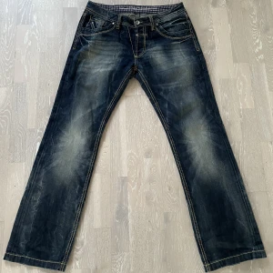 Camp David Jeans - Ett par straight mörkblåa camp David jeans.  W: 33 (45cm) L: 34 (107cm)