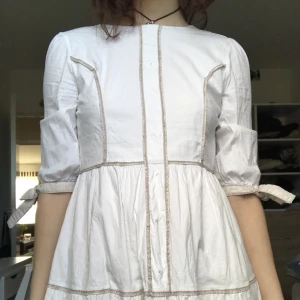 Klänning - Väldigt fin midi klänning! Gott skick