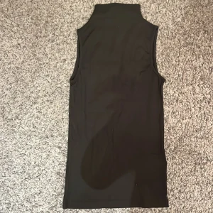 Längre polotröja tajt - Tajt polo tröja som går lite längre ner