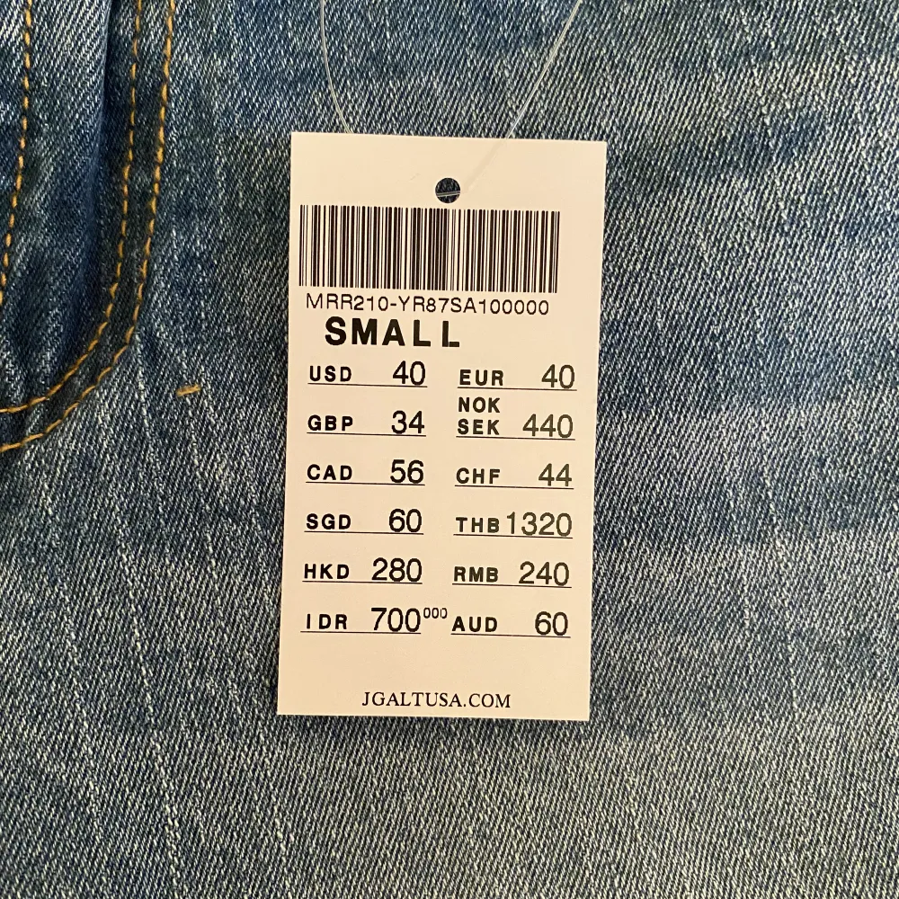 Lågmidjade jeans från brandy Melville, modellen heter Lidwina jeans. Beställde online och dom passade inte och det var alldeles för dyrt att skicka tillbaka 😬 450 INKLUSIVE frakt!!!. Jeans & Byxor.