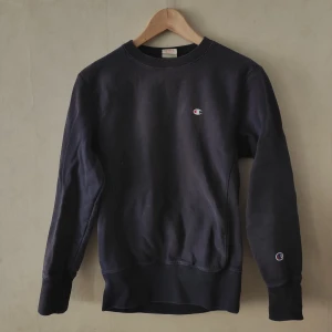 Champion sweatshirt XS - Fin vintage blå sweatshirt från Champion. Storlek XS. 