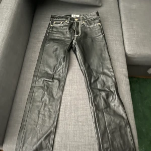 Eytys jeans - Ett par skitsnygga Eytys jeans som tyvärr är försmå för mig. säljer för 900kr eller så byter jag mot stl större på en annan modell eller likadana.