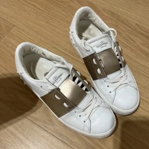 Strl 38 valentinoskin  - Bra stick 