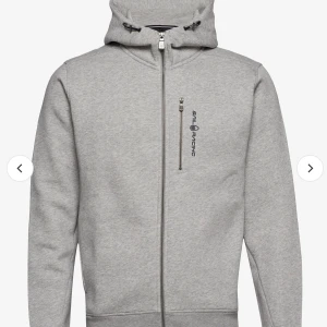 Sail racing kofta grå  - Säljer den här sail racing koftan❤️ köpte den för 2 år sen men har knappt använt den❤️