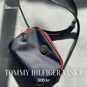 Tommy Hilfiger väska - TH väska, marinblå
