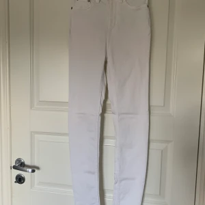 Lager 157 Skinny Jeans - Lager 157 skinny jeans i storlek xs.  Använda en gång, jätte bra skick.  Säljer för 50kr. Köparen står för frakten som är 49kr. 