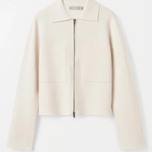 Kofta åhlens - Så fin kofta ifrån åhlens. Slutsåld i denna storlek. Super fint skick 💕