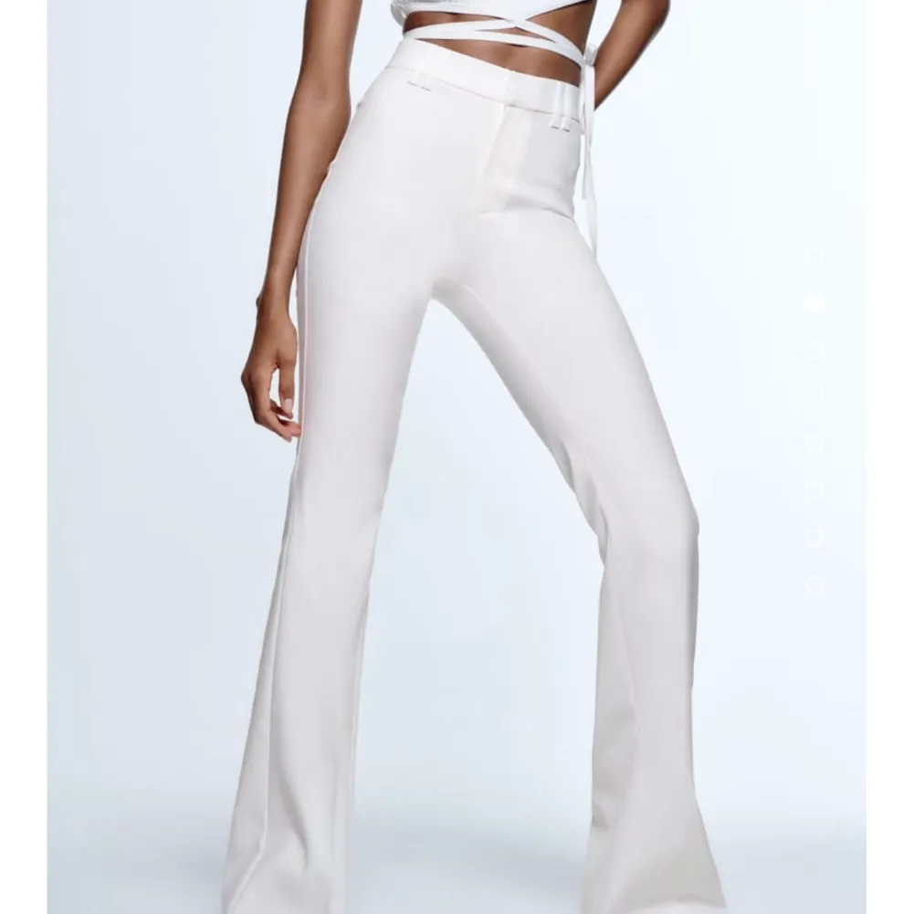 Superfina kostymbyxor från Zara som tyvärr är för långa för mig.  Helt oanvända lappen kvar☀️ Nypris 350:-. Jeans & Byxor.