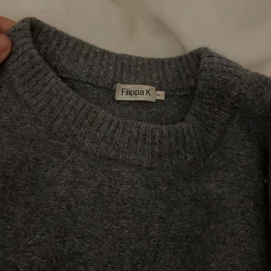 Stickad tröja - Så fin stickad tröja från Filippa K, säljer då jag har för många stickade, den är skriven M men tycker den sitter mer som en S!
