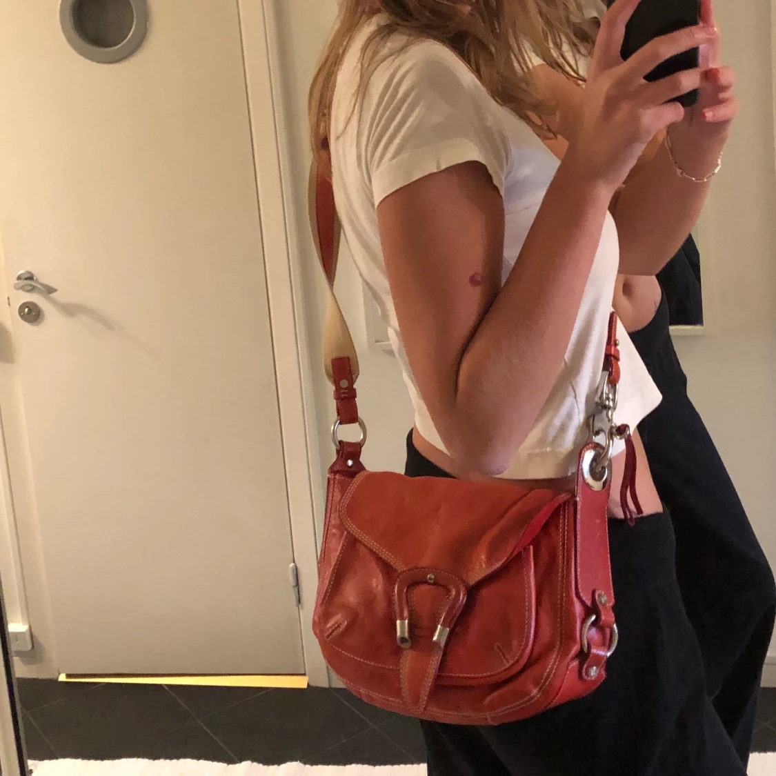 Röd väska  - 91