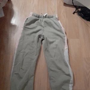 sköna mjukisbyxor - Kommer från H&M vet inte pris så skrev bara nåt. 