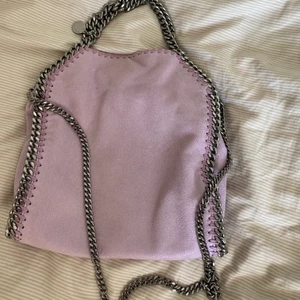 Stella McCartney mini - INTRESSEKOLL Stella McCartney mini. Jätte bra skick knappt använd. Har kvar alla kvitton mm 