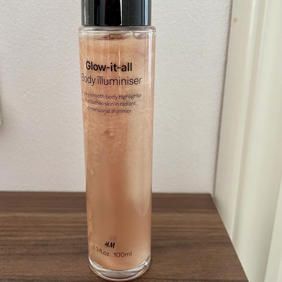 Glow it all body illuminiser