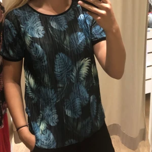 Vila blus/t-shirt - Enkel blus/t-shirt från vila! True to size skulle jag säga